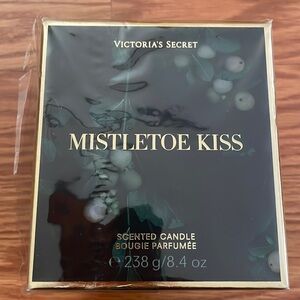 Victoria's Secret Mistletoe Kiss scented candle 8.4oz